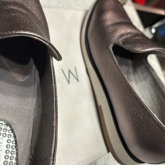 Comsens silver leather loafer shoe. Size 7 1/2.Flexibilty. Cushioned insoles. - Picture 5 of 6